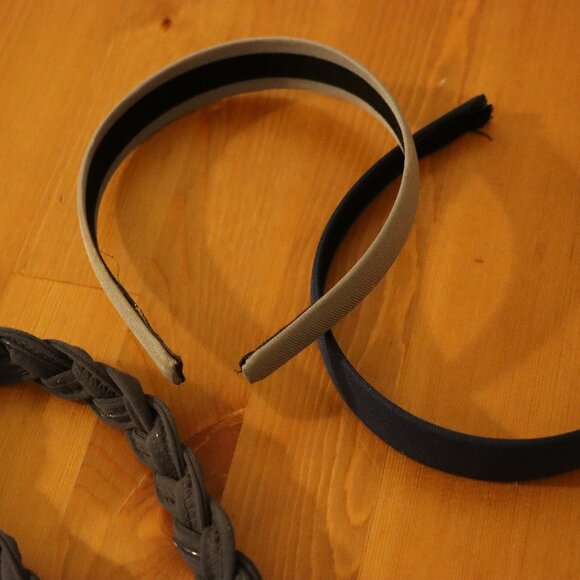4 pack of headbands, lightly used, great condition. Navy and grey - Picture 5 of 8